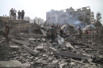 戦闘激化、1500人超死亡　イスラエル、ガザ完全封鎖