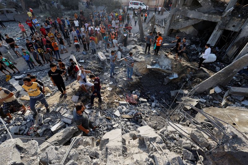 イスラエル軍がガザ病院空爆、少なくとも500人死亡＝当局者