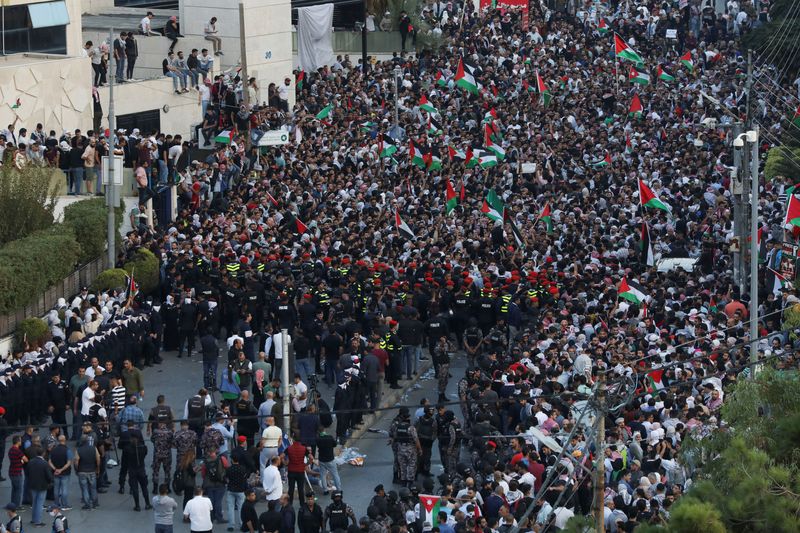 中東全域でイスラエルへの抗議活動、米ワシントンでもデモ
