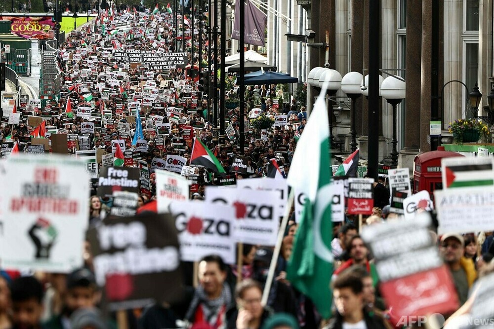 英ロンドンで親パレスチナデモ、10万人参加