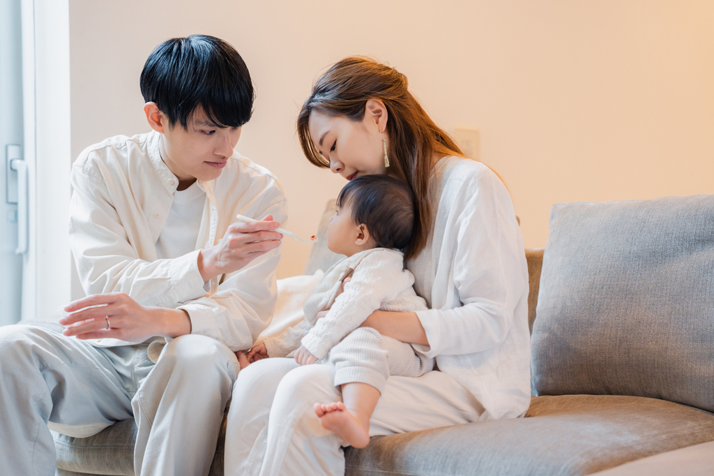 進まぬ父親育休 本質は日本の「休めない働き方」問題