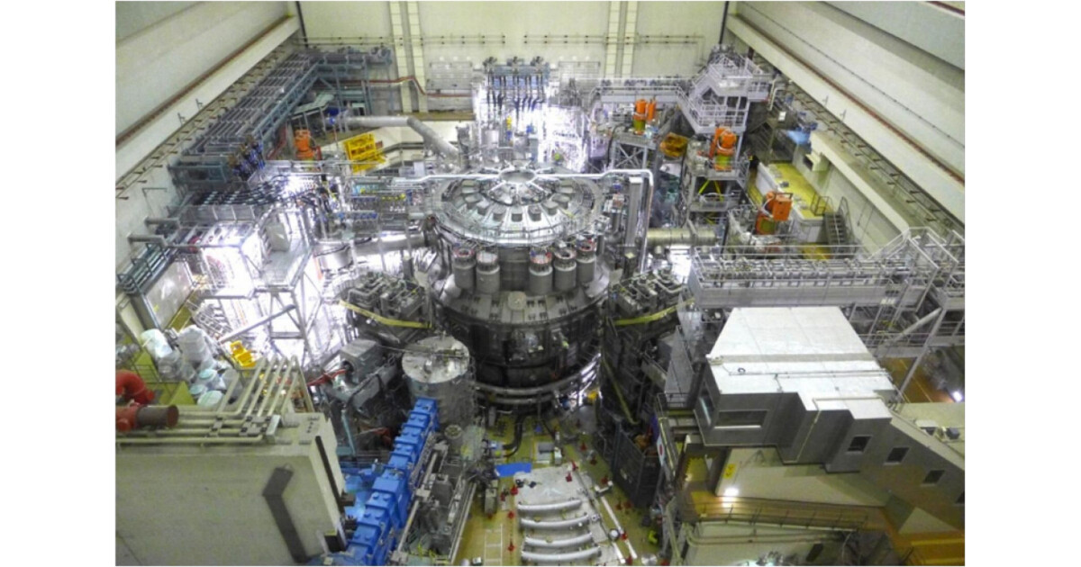 世界最大のトカマク型超伝導プラズマ実験装置「JT-60SA」、初プラズマ生成に成功