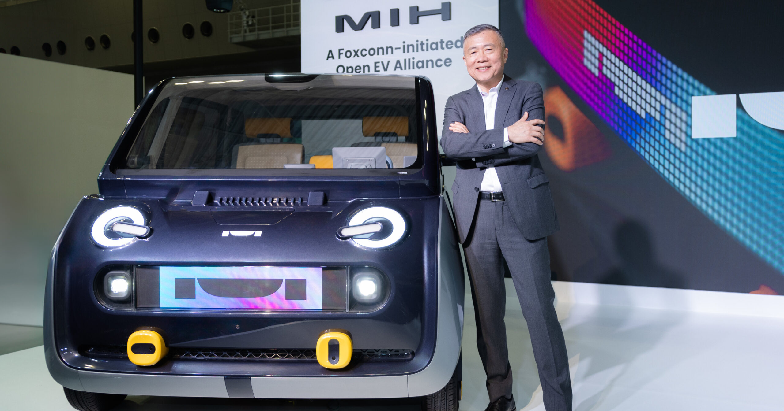鴻海系MIH、自動運転レベル2〜4対応のEVコンセプトカーを発表