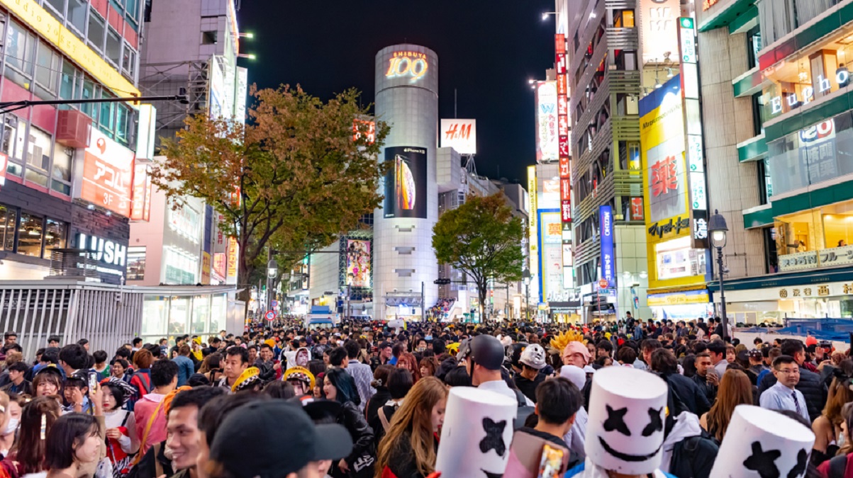 「渋谷ハロウィン」に参加予定の学生は1.8%　渋谷区の対応には6割以上が「効果があるのか疑問に感じる」と回答