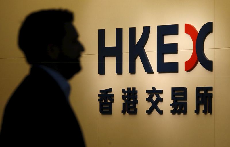 縮小深刻な香港株式市場、不透明な中国経済と規制が直撃