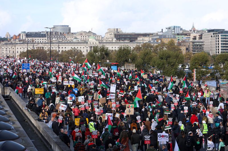ガザ攻撃への抗議デモ、世界各地で　ロンドンでは数万人参加
