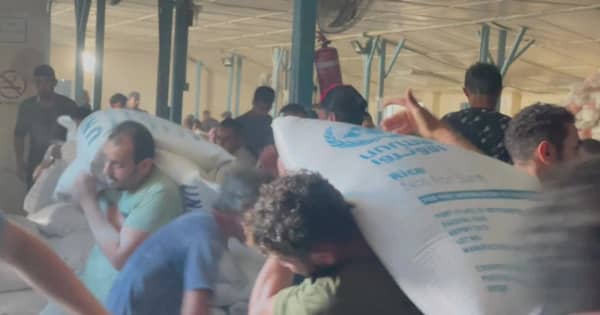 ガザ住民が支援物資を倉庫から奪う　「みな必死で、飢えている」と国連高官