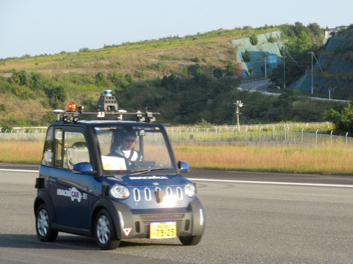 自動運転車が滑走路点検　国内初、南紀白浜空港で実験