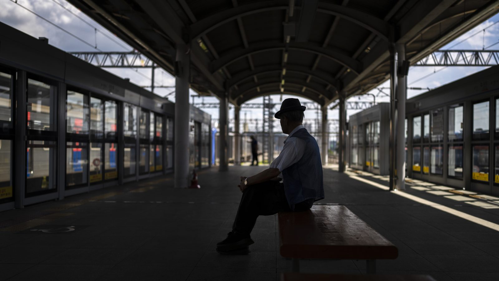 地下鉄の「タダ乗り」で暇をつぶす韓国の高齢者─老後の貧困と孤独のなかで | 超高齢化社会のオアシス
