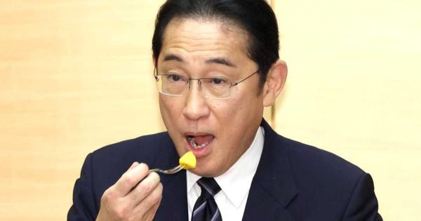 岸田首相が一句「柿食えば　よりよい明日へ」試食で笑顔