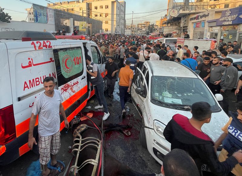 イスラエル軍、ガザで救急車車列に攻撃　「ハマスが使用と判断」