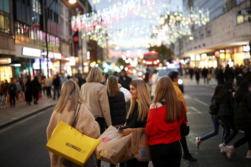 英クリスマス商戦、オンライン売上高は2.7％増に＝リポート