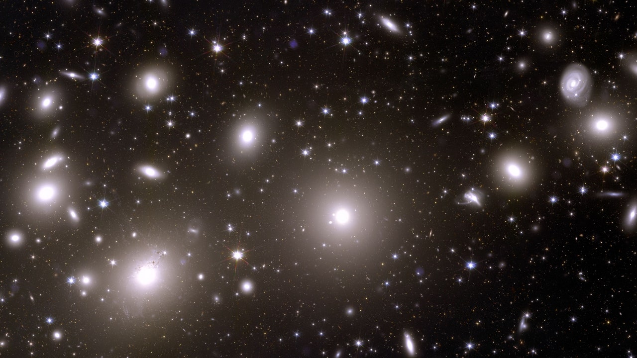 “隠された銀河”から馬頭星雲まで、ユークリッド宇宙望遠鏡が初めてとらえた銀河の美しい姿が明らかに
