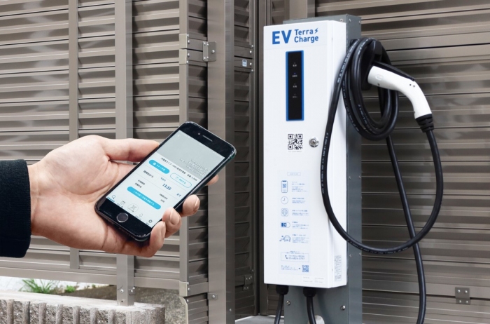 akippaとテラモーターズが提携、個人宅の駐車場にEV充電器を設置へ