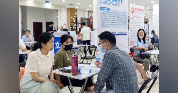 中国で大卒の就職難悪化、「非正規」公務員で一時しのぎ