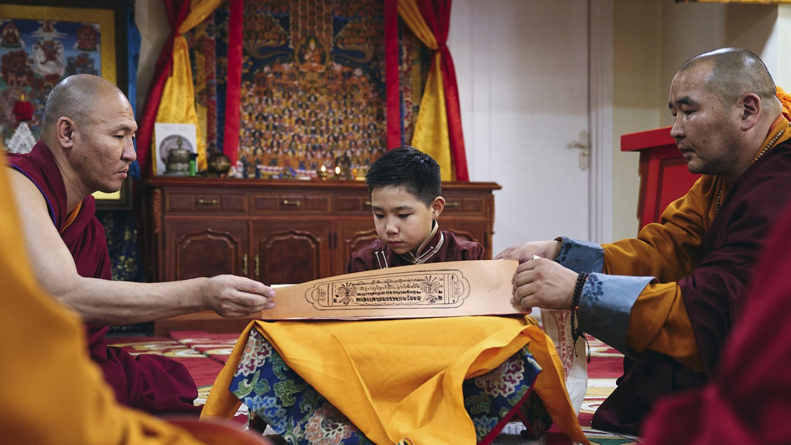 モンゴルの8歳の少年が「チベット仏教」をめぐる争いの中心にいる理由 | ダライ・ラマと中国共産党の狹間で