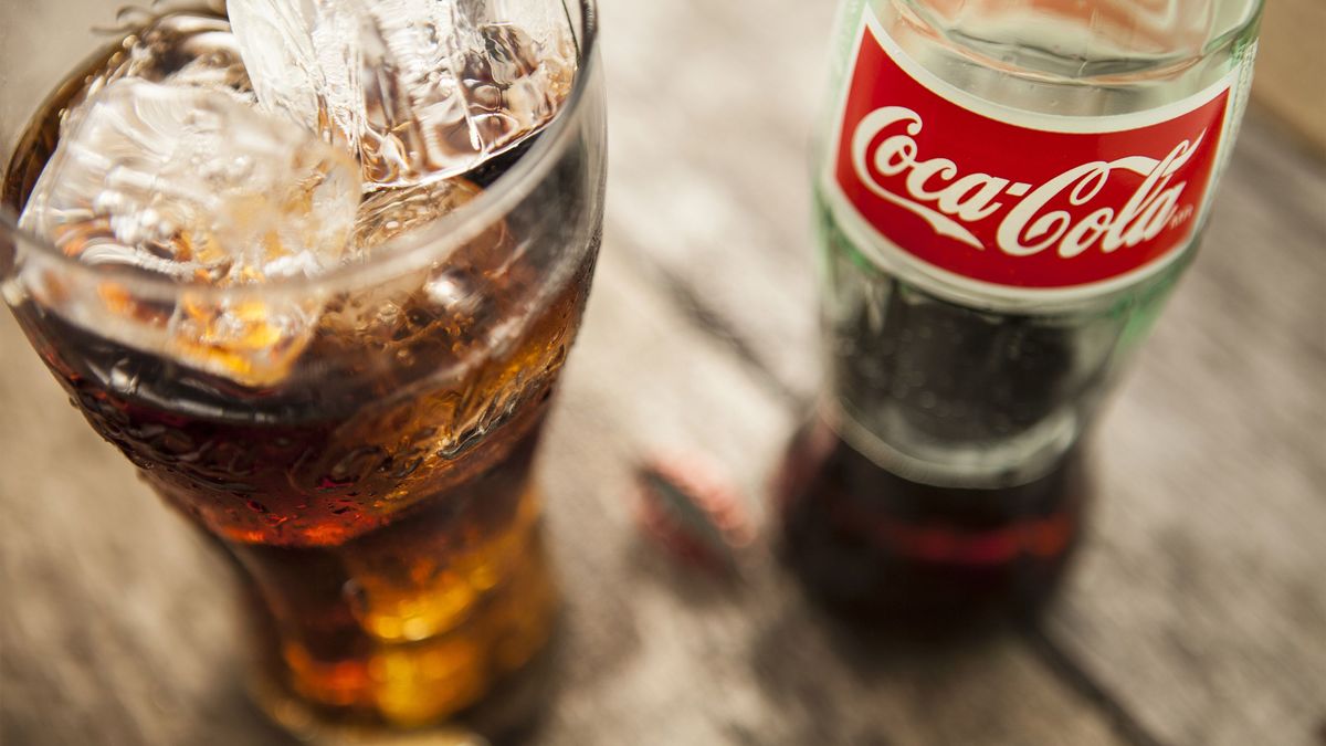 ｢コーラを飲むと歯が溶ける｣は科学的に正しい砂糖たっぷりのコーラが腐らないゾッとする理由