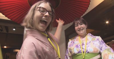 「インバウンドは日本の文化を共有したい」着物姿で地酒を楽しみ伝統芸能で交流 城下町の挑戦