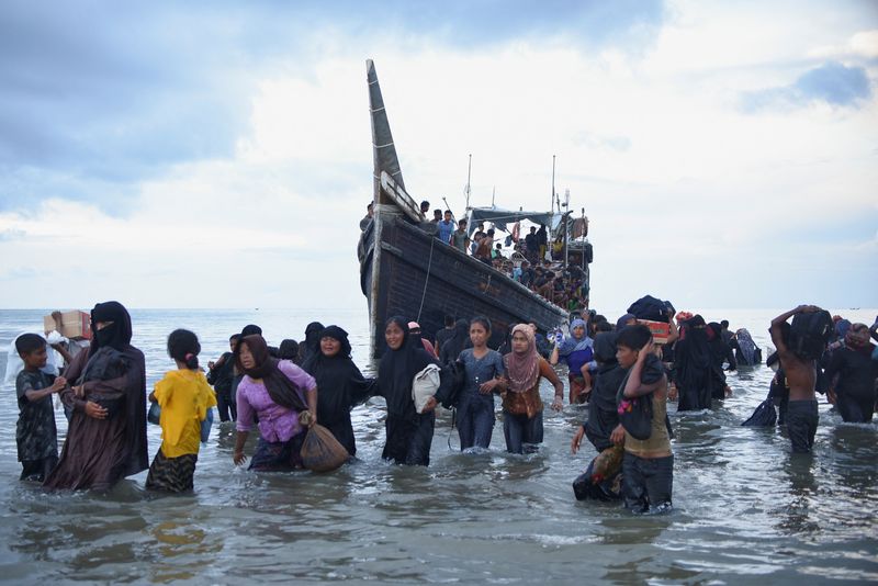 ロヒンギャ約200人、インドネシアに漂着　今週1000人超