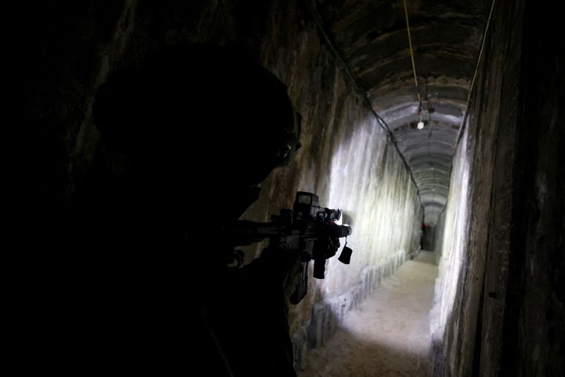 イスラエル、シファ病院の地下トンネル公開　エアコン付き部屋も