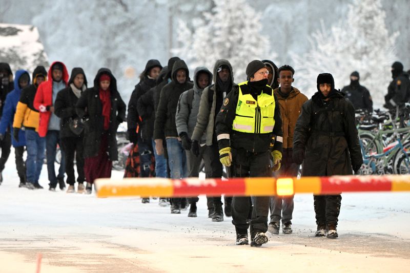 フィンランド、ロシアの「ハイブリッド攻撃」非難　検問所ほぼ全て閉鎖