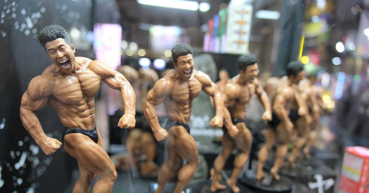 迫りくる22センチの筋肉圧力 なかやまきんに君の精巧フィギュアが