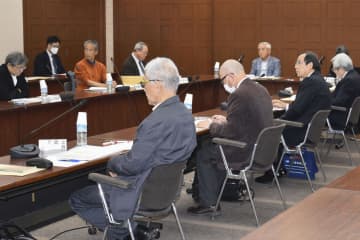 富士山、登山の予約制検討を　「弾丸登山」対策で学術委