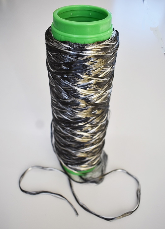 ナイロン高速混繊「炭素繊維糸」を低コスト化する新技術
