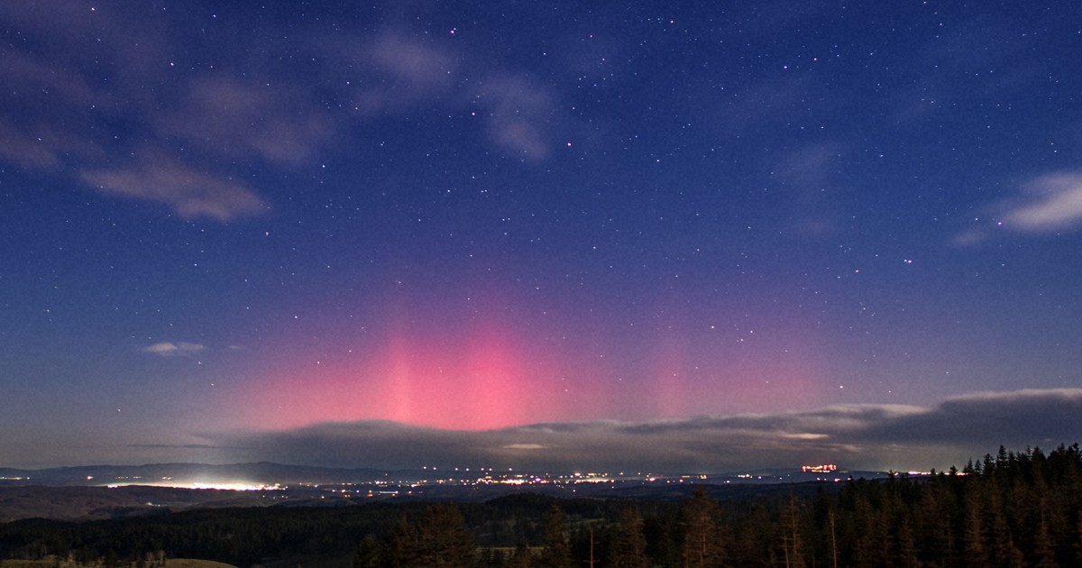 北海道でオーロラ観測、夜空赤く染める　2日前の太陽フレア影響