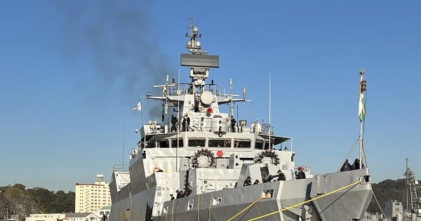 インド海軍のコルベット「カドマット」、海自横須賀基地に寄港