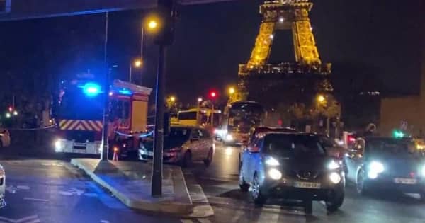 パリ・エッフェル塔近くで通行人襲撃、1人死亡　刃物持った男を逮捕