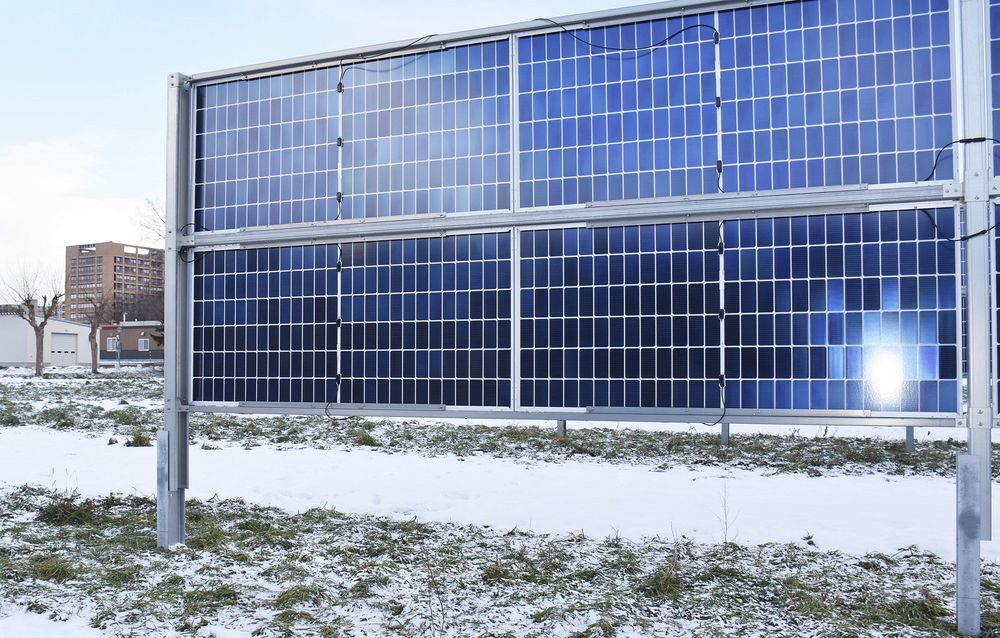 酪農大牧草地で太陽光　再エネ会社２５日から実験　農地の電源開発目指す