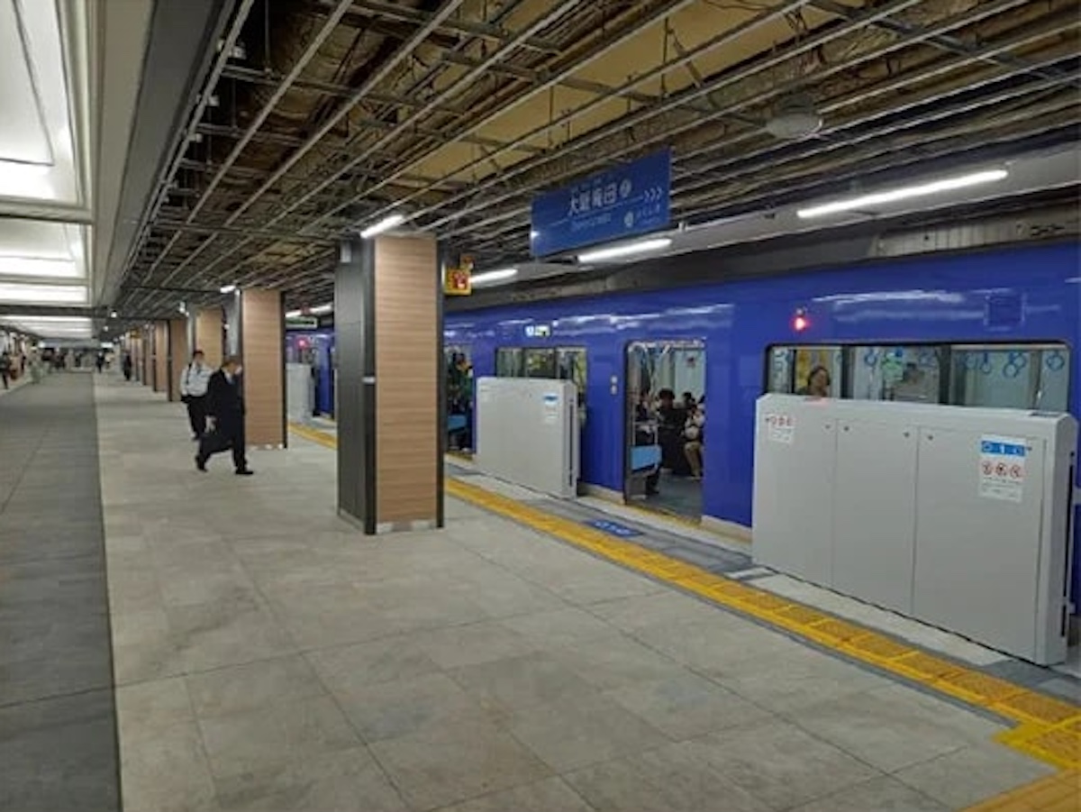 阪神電鉄、大阪梅田駅4番線ホームドア供用開始