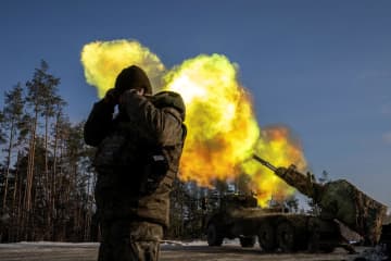 ウクライナ前線全域で砲弾不足　欧米支援減り、作戦縮小