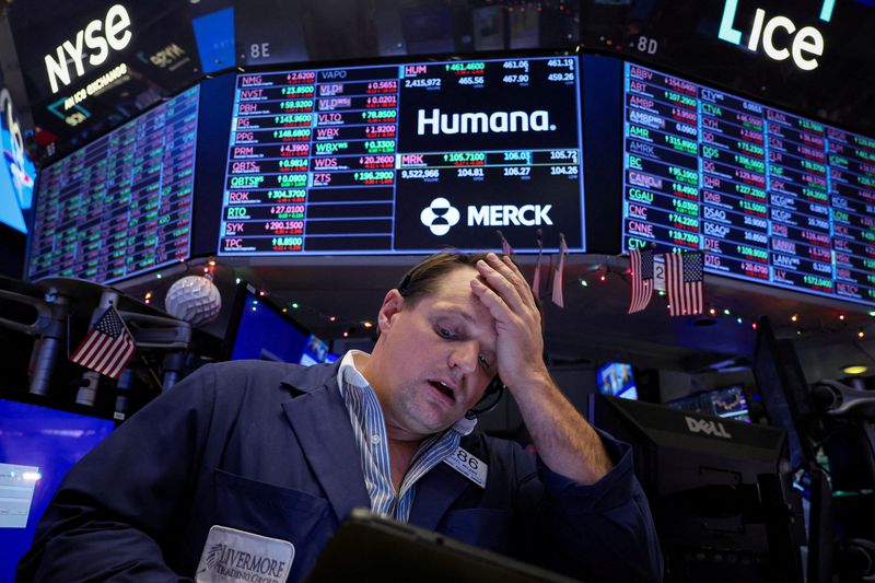 米国株式市場＝反落、利下げ期待の連騰ストップ