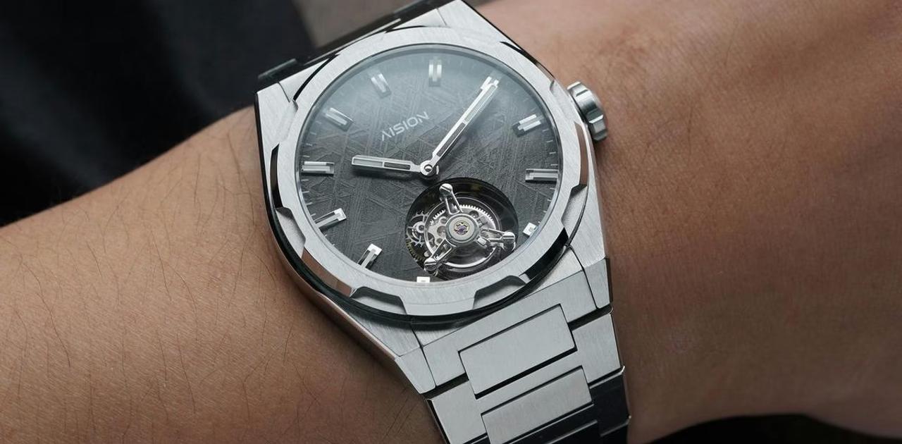 宇宙と職人によるコラボが生んだトゥールビヨン腕時計「AN-T03」が終了間近