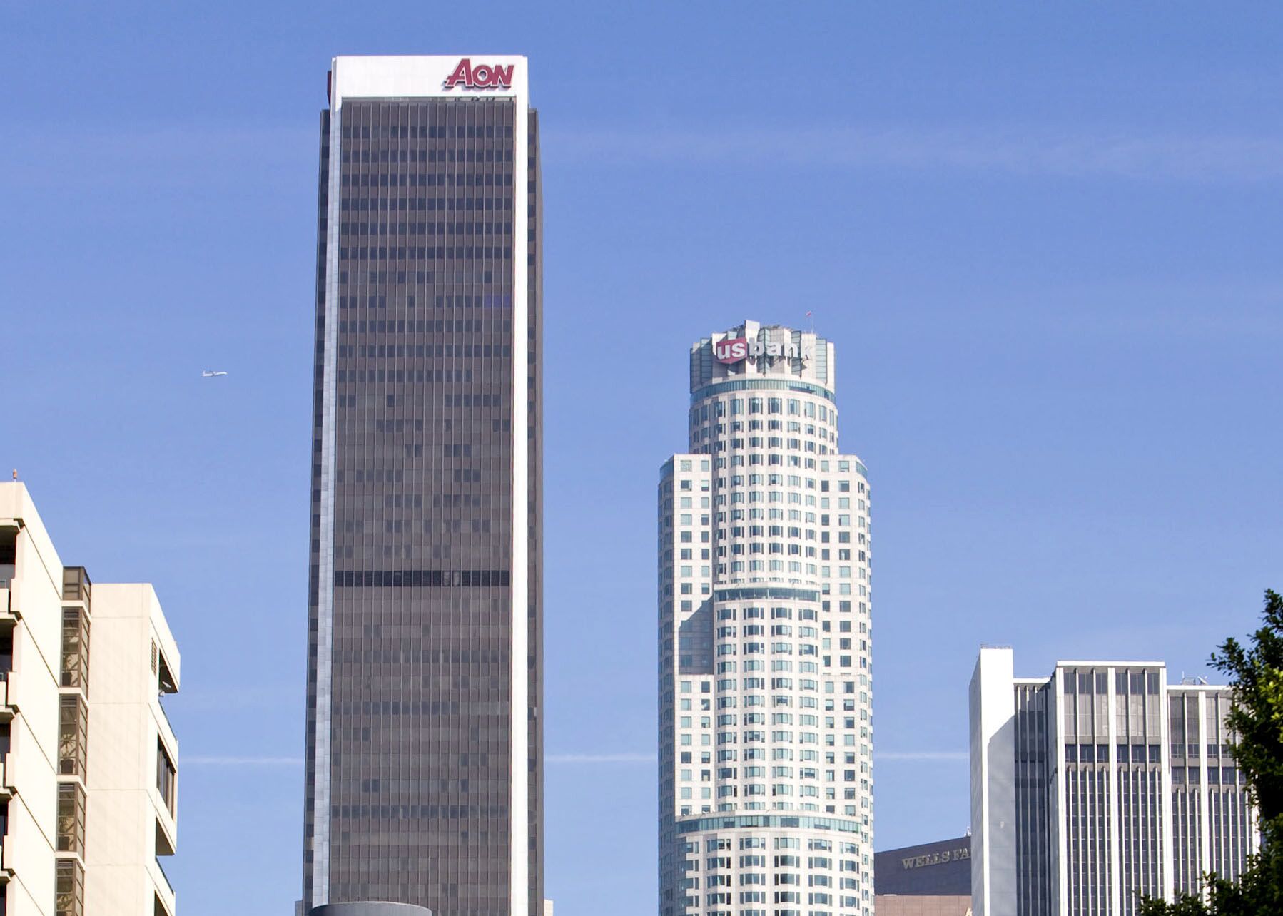 米ＬＡで３番目の高さ誇るオフィスタワー売却－14年を45％下回る価格