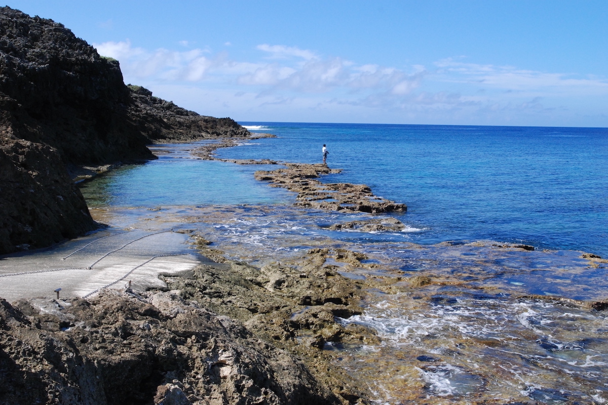 沖縄の秘島・南大東島で体験。知られざる地底湖探検ツアー
