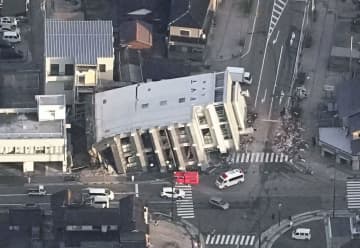 「日本で強烈な地震発生」　海外メディアも速報