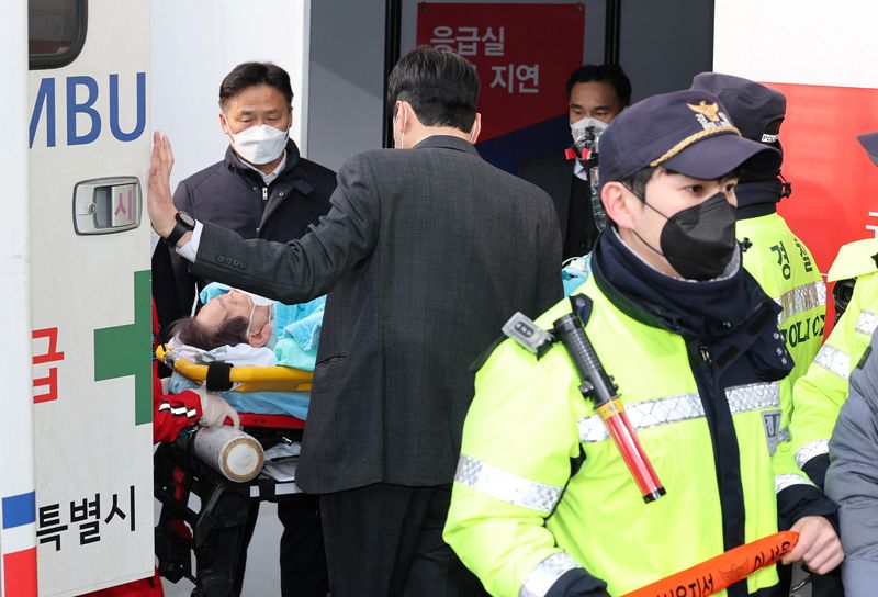 刺された韓国野党代表、回復へＩＣＵで療養　要人警護が課題に