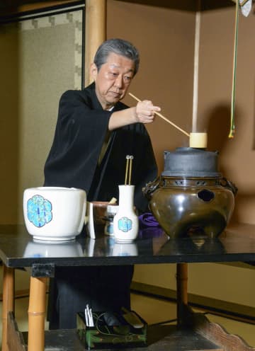 京都・裏千家で「初釜式」　新年祝い、濃茶でもてなし