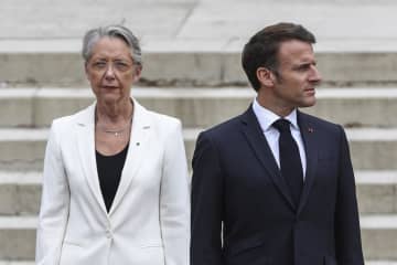 フランスのボルヌ首相辞任　パリ五輪や欧州議会選控え