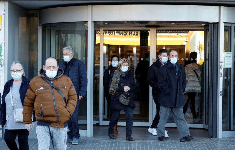欧州でインフルや新型コロナ拡大、スペインの病院でマスク義務化も