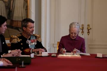 デンマーク女王が退位、83歳　自らは900年ぶり、長男継承