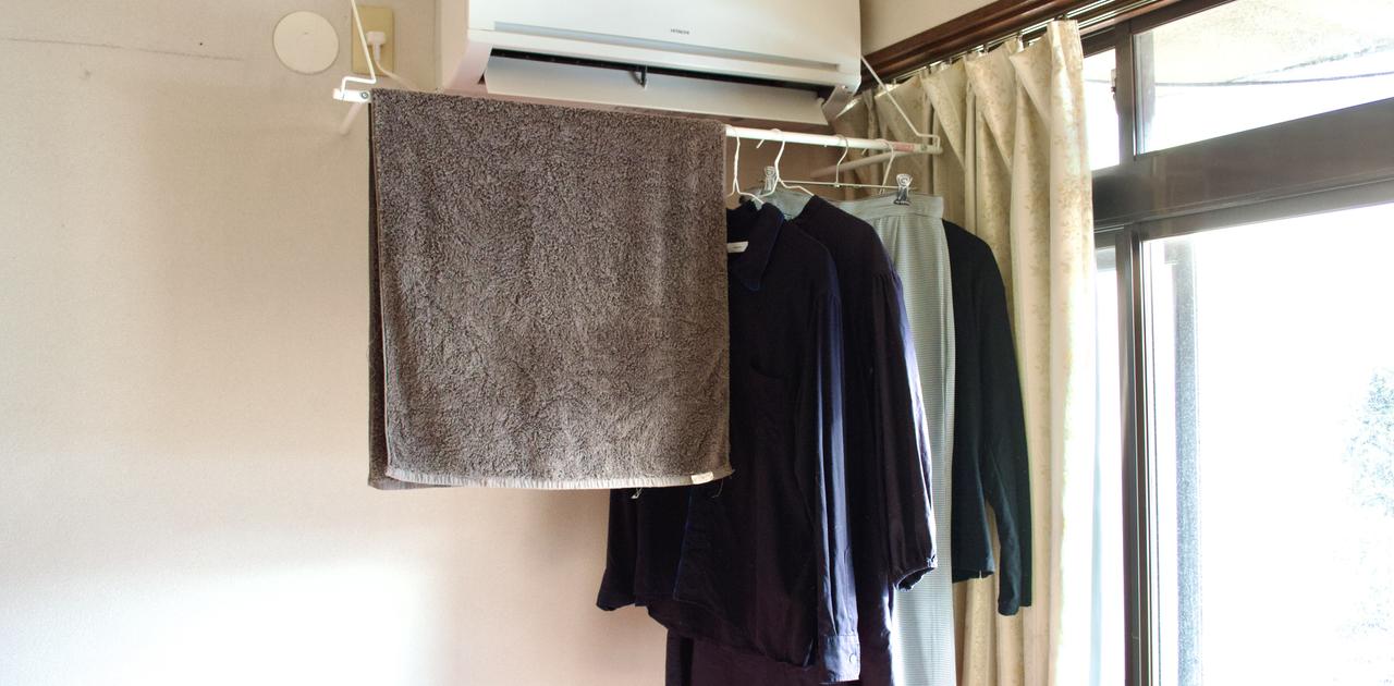 エアコンの暖かい風を有効活用！ 洗濯物を効率よく乾かせる物干しを見つけました