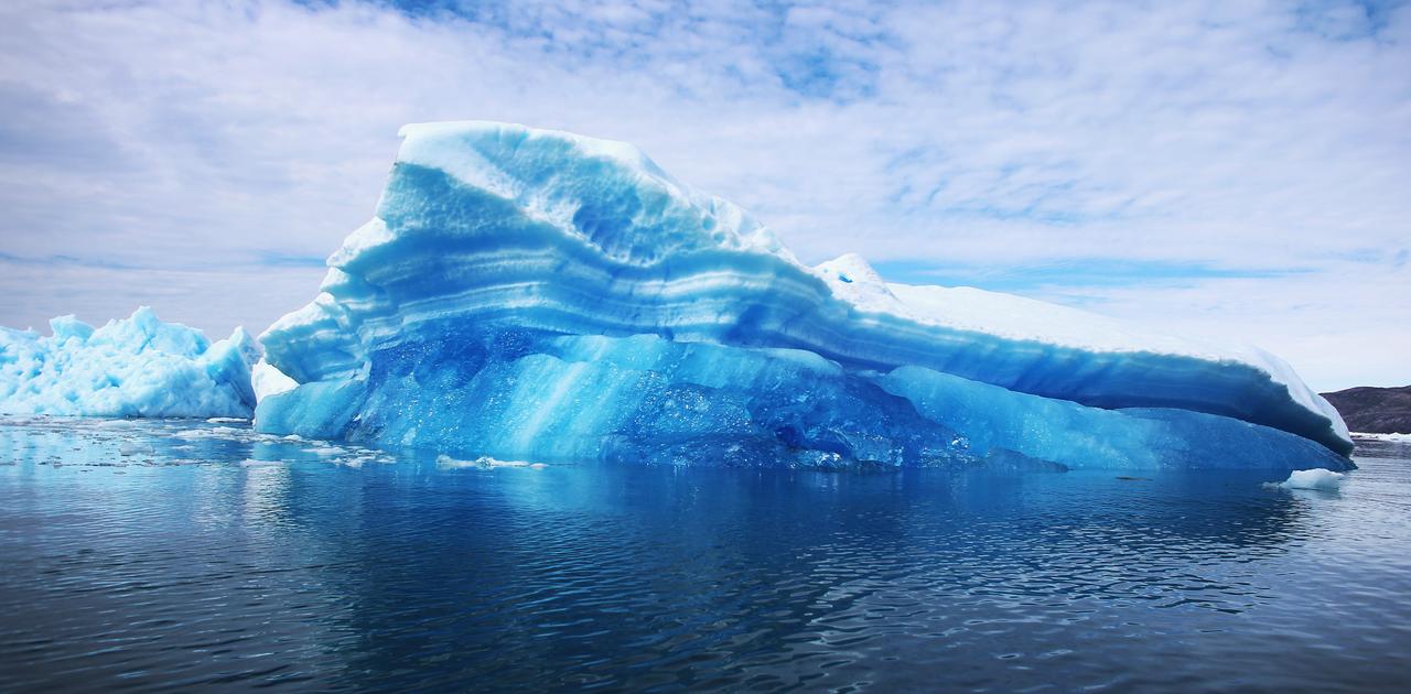 氷河の氷をカクテルにいかが？ グリーンランドのスタートアップがUAEの高級バーに提供