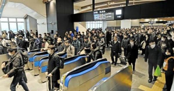 敦賀駅で900人乗り換え実験乗客滞留して想定の8分超す　JR西日本、北陸新幹線開業までに改善へ