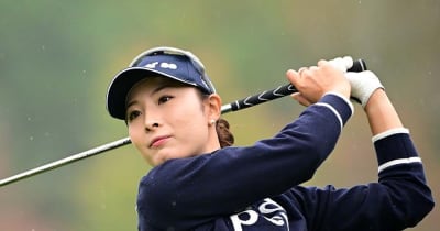大人コーデの女子ゴルファー、創業130年の老舗訪問　鶴岡果恋に反響「下ろした髪も素敵じゃ」