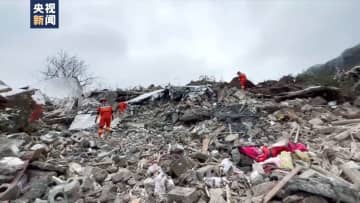 中国で山崩れ、47人生き埋め　雲南省の村