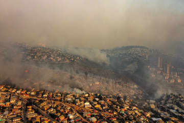 チリで森林火災、51人死亡　気温上昇、消火困難に